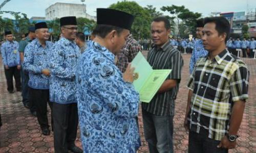 Surat Tanah Gratis Untuk Warga Miskin Diserahkan Bupati